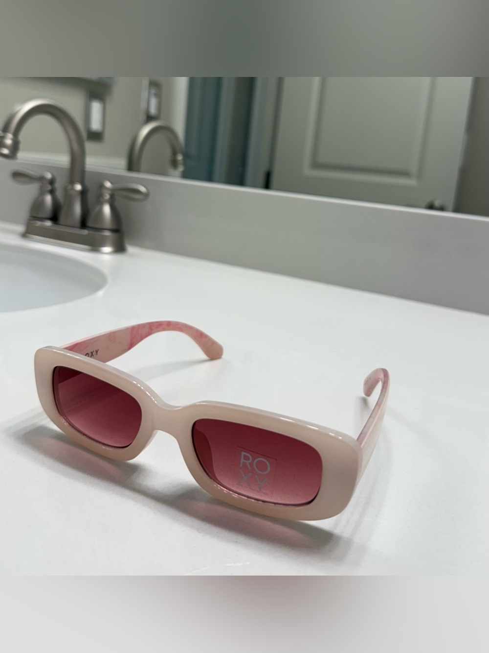 NEW! Roxy Cream-Pink Rectangular Sunglasses with Rose Lenses 🔥  NWOT